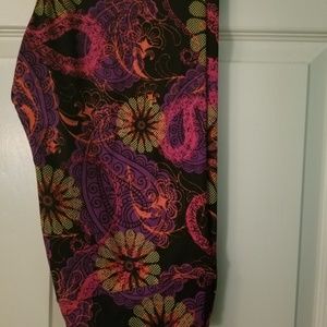 NWOT TC STUNNING VIBRANT LEGGINGS